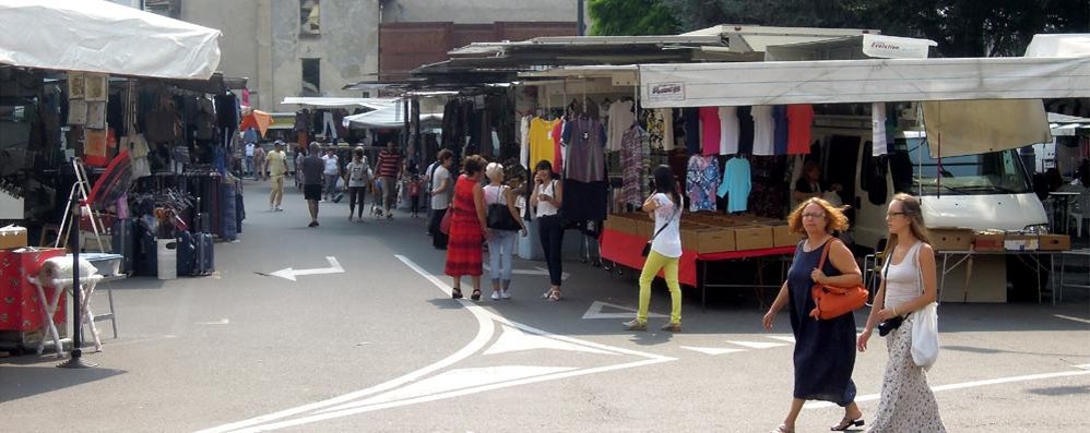 cantu-il-mercato-resta-in-piazza-marconi